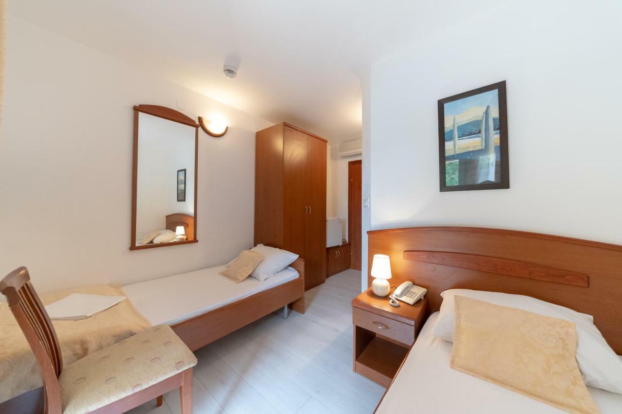 Hotel Hygge Biograd Na Moru Buitenkant foto