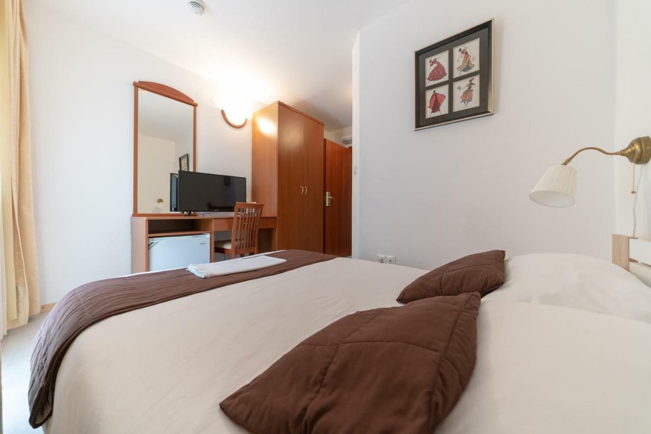 Hotel Hygge Biograd Na Moru Buitenkant foto