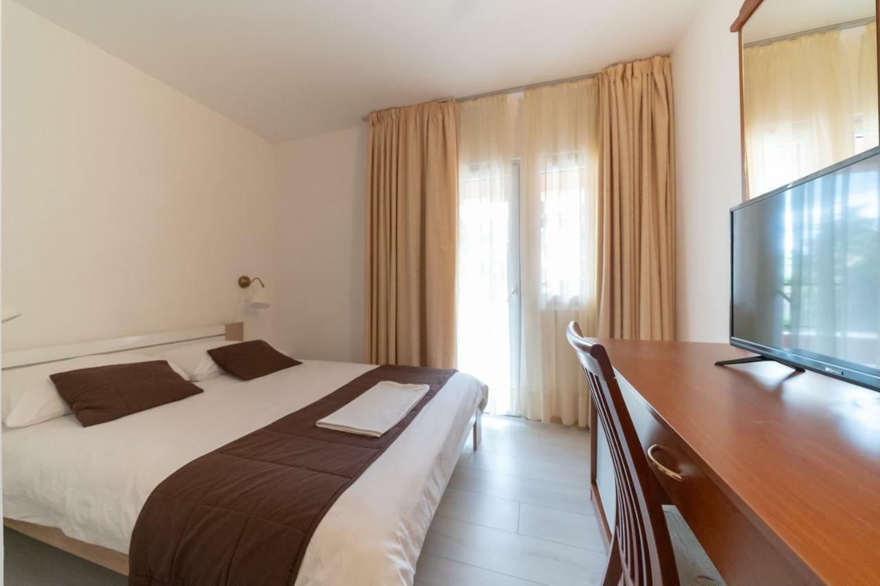 Hotel Hygge Biograd Na Moru Buitenkant foto